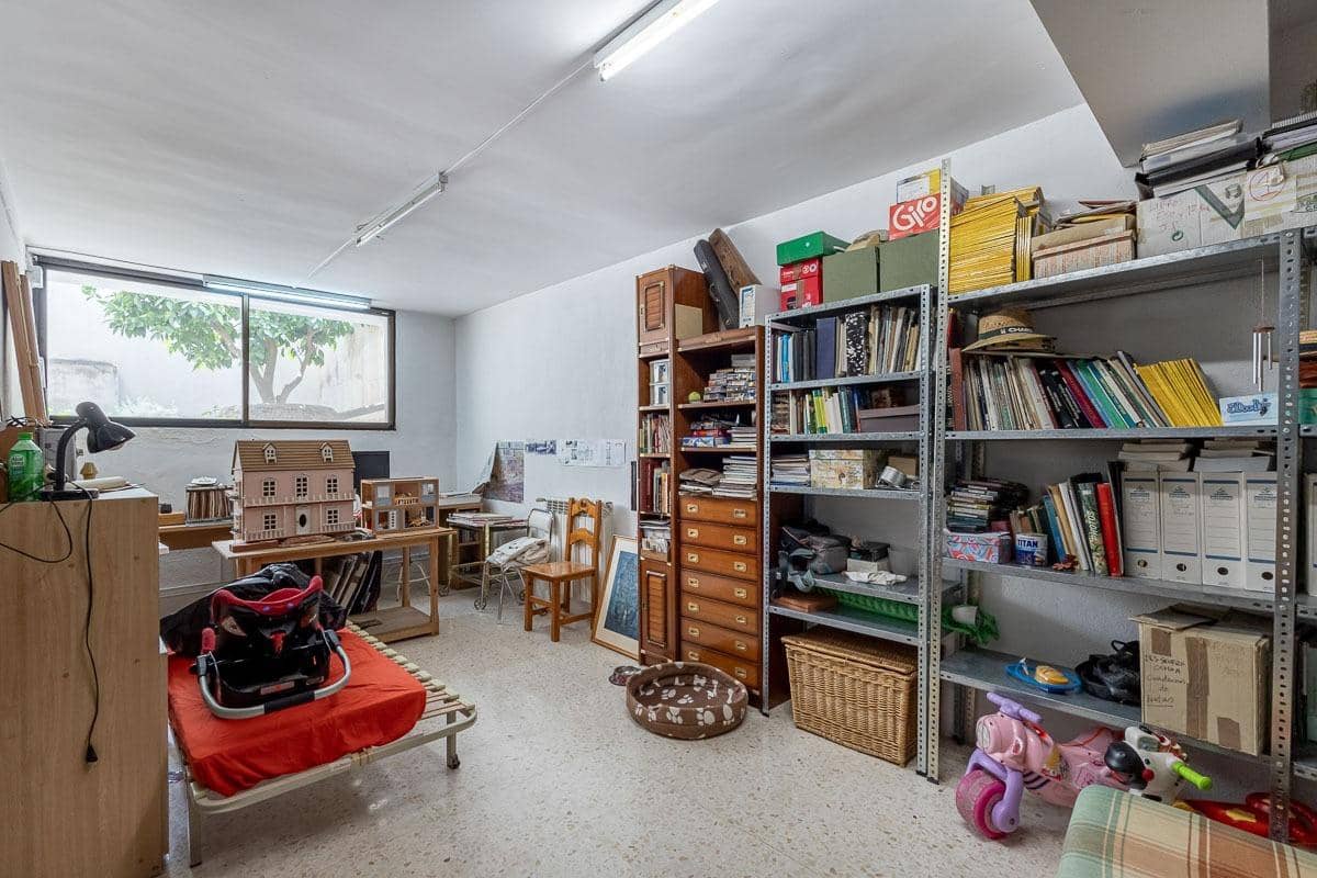 4 soveværelse Byhus til salg i Granada by med garage - € 710.000 (Ref: 9012331)