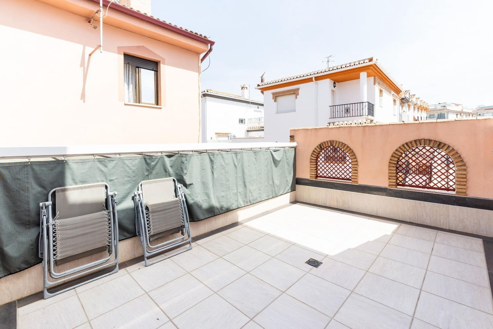5 quarto Moradia Geminada para venda em Peligros - 330 000 € (Ref: 9014564)