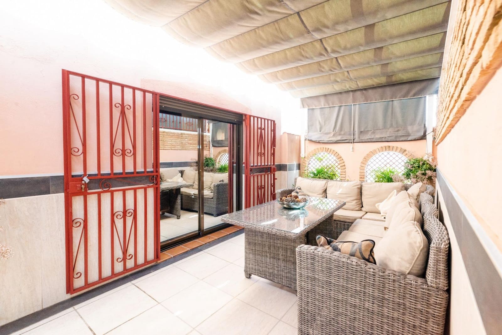 5 quarto Moradia Geminada para venda em Peligros - 330 000 € (Ref: 9014564)