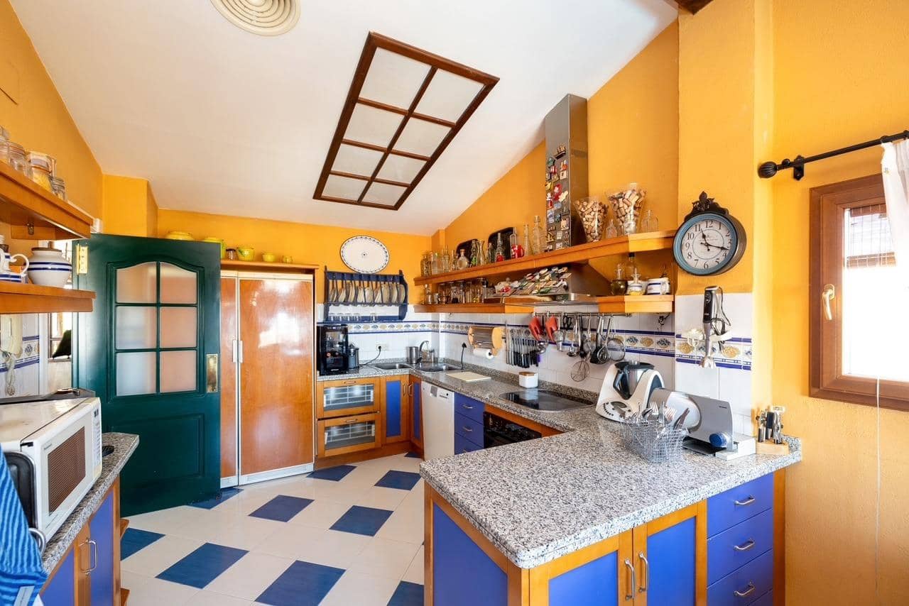 4 bedroom Villa for sale in Monachil with pool garage - € 695,000 (Ref: 9020769)