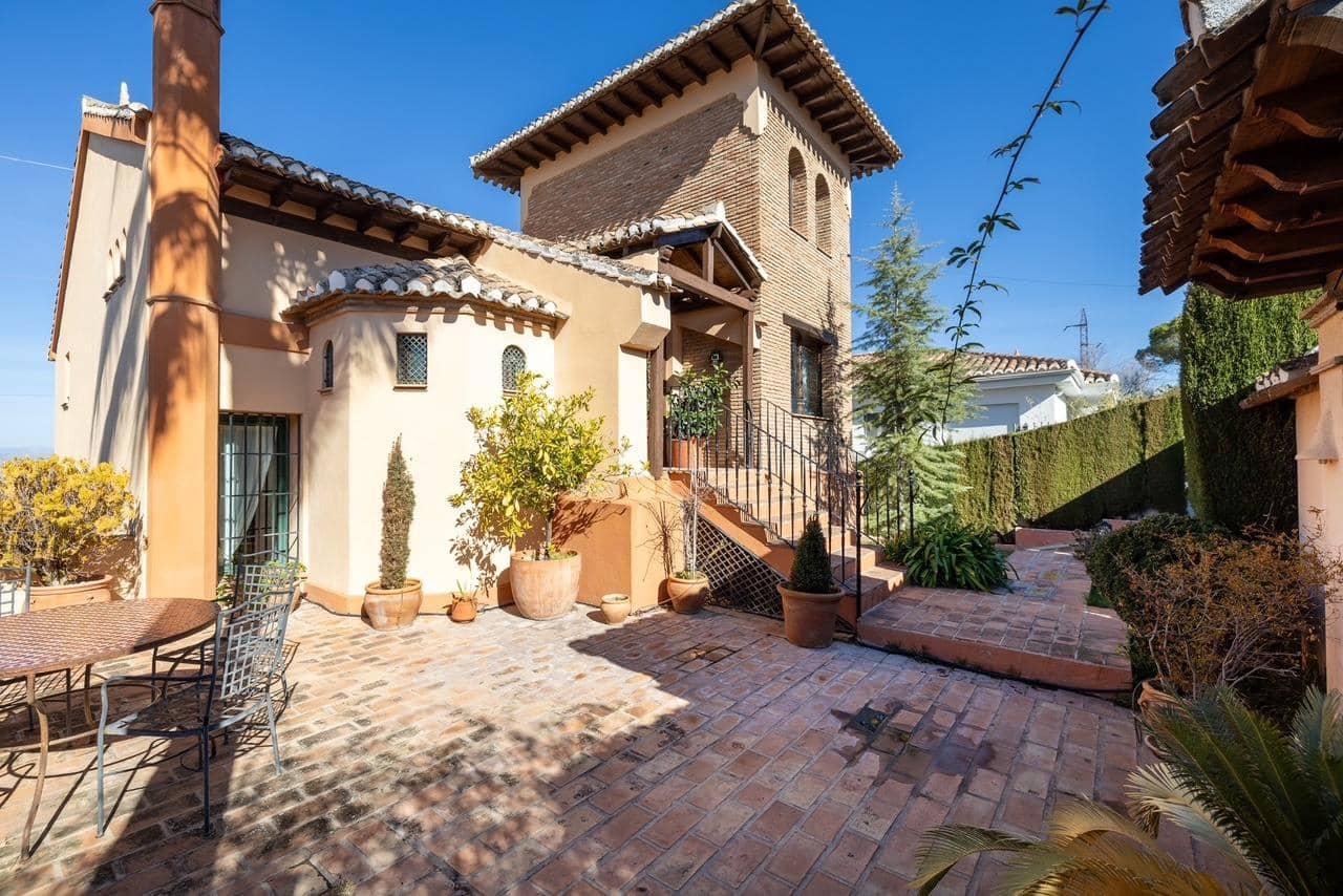 4 bedroom Villa for sale in Monachil with pool garage - € 695,000 (Ref: 9020769)