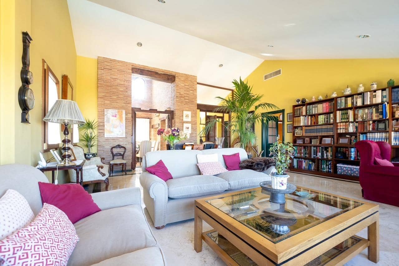4 bedroom Villa for sale in Monachil with pool garage - € 695,000 (Ref: 9020769)