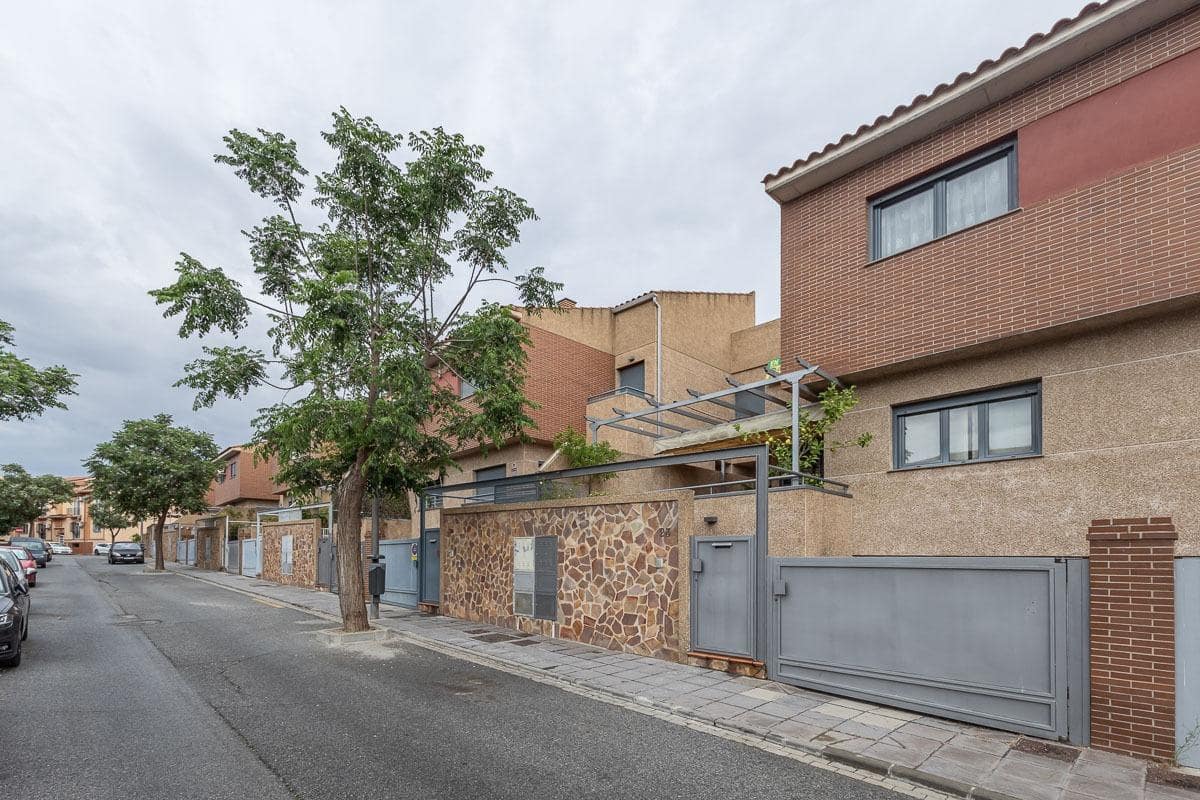 4 sovrum Radhus till salu i Armilla med garage - 405 000 € (Ref: 9033199)