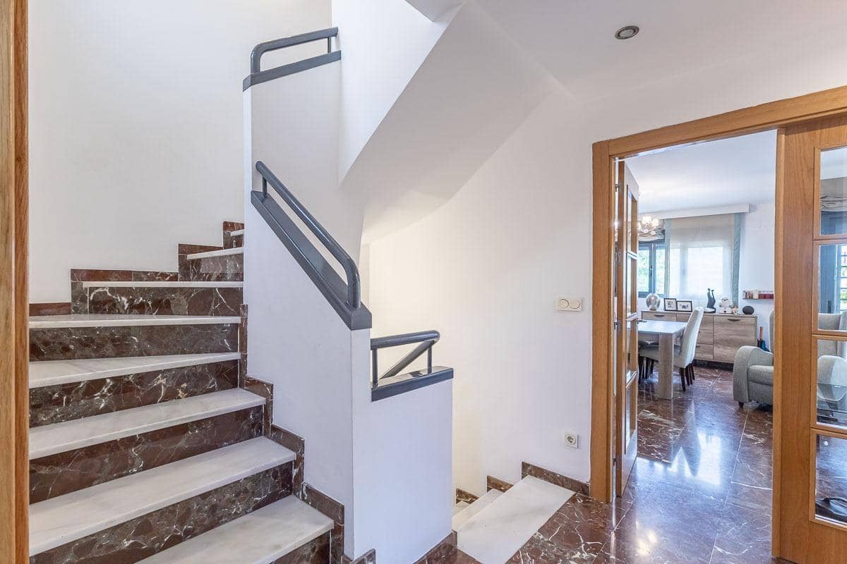 4 sovrum Radhus till salu i Armilla med garage - 405 000 € (Ref: 9033199)