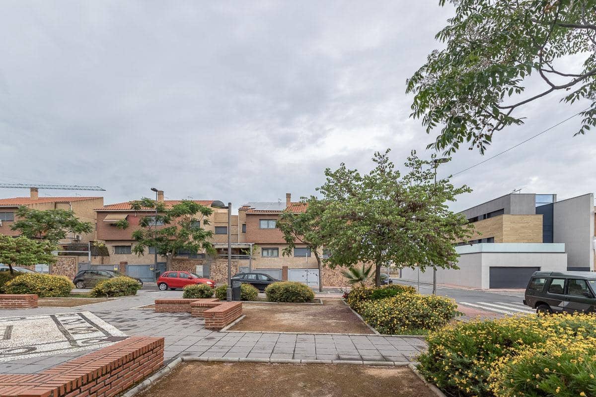 4 sovrum Radhus till salu i Armilla med garage - 405 000 € (Ref: 9033199)