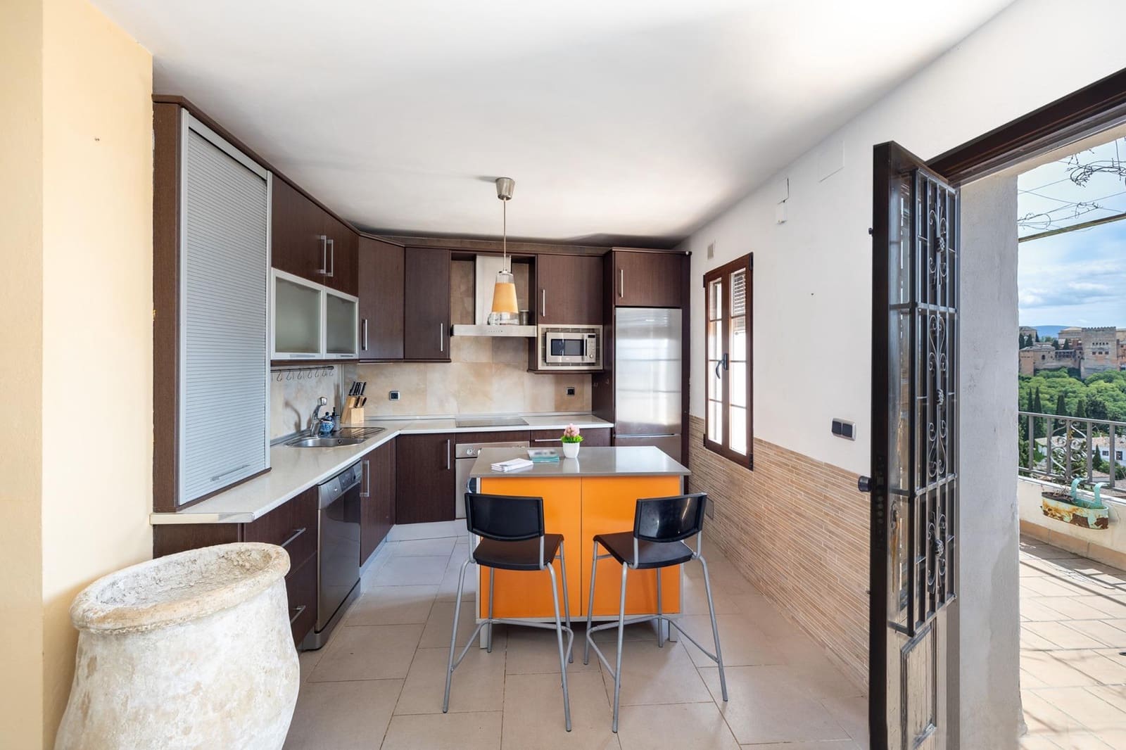 2 soveværelse Byhus til salg i Granada by - € 379.000 (Ref: 9035971)