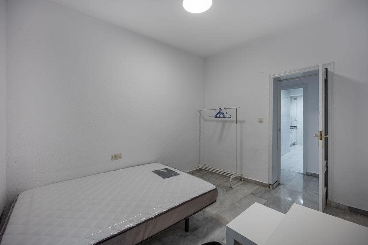 3 slaapkamer Flat te koop in Granada stad - € 279.000 (Ref: 9059644)