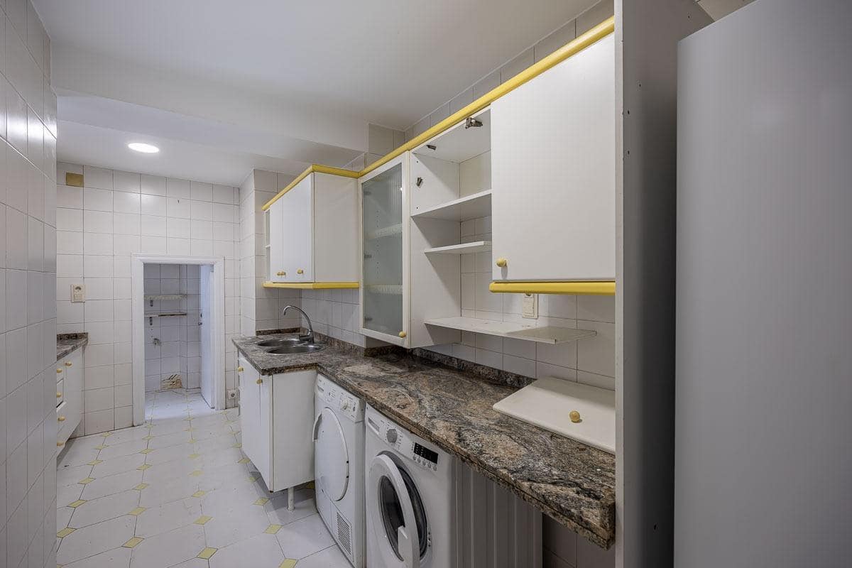 3 slaapkamer Flat te koop in Granada stad - € 279.000 (Ref: 9059644)