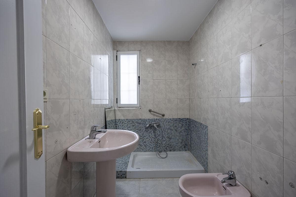 3 slaapkamer Flat te koop in Granada stad - € 279.000 (Ref: 9059644)