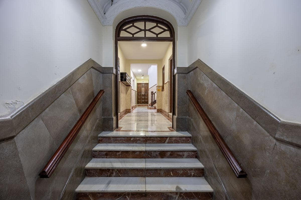 3 slaapkamer Flat te koop in Granada stad - € 279.000 (Ref: 9059644)