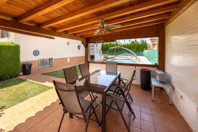 4 soveværelse Villa til salg i Huétor Vega med swimmingpool garage - € 480.000 (Ref: 9089984)