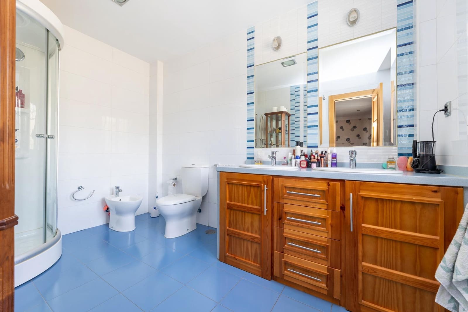 4 soveværelse Villa til salg i Huetor Vega med swimmingpool garage - € 480.000 (Ref: 9089984)