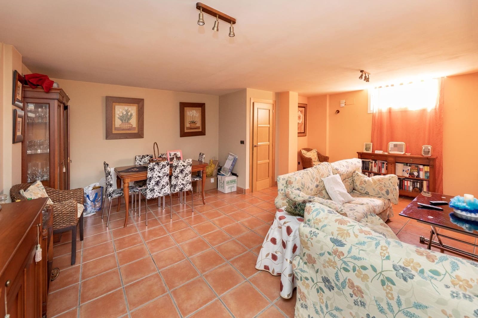 4 soveværelse Villa til salg i Huetor Vega med swimmingpool garage - € 480.000 (Ref: 9089984)