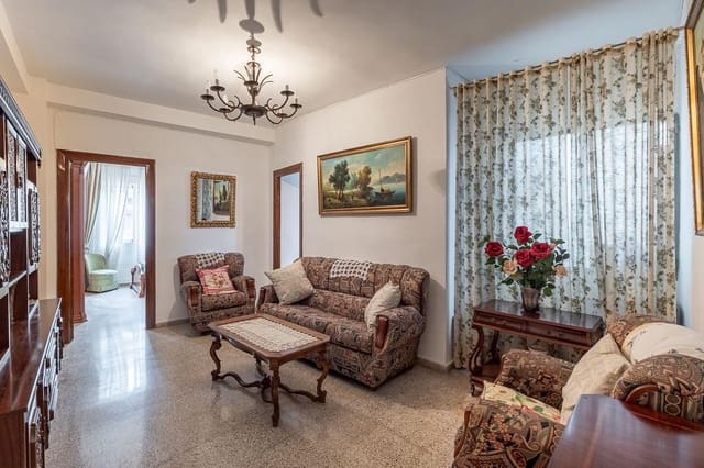 3 bedroom Flat for sale in Centro - Sagrario, Granada city - € 240,000 (Ref: 9104832)