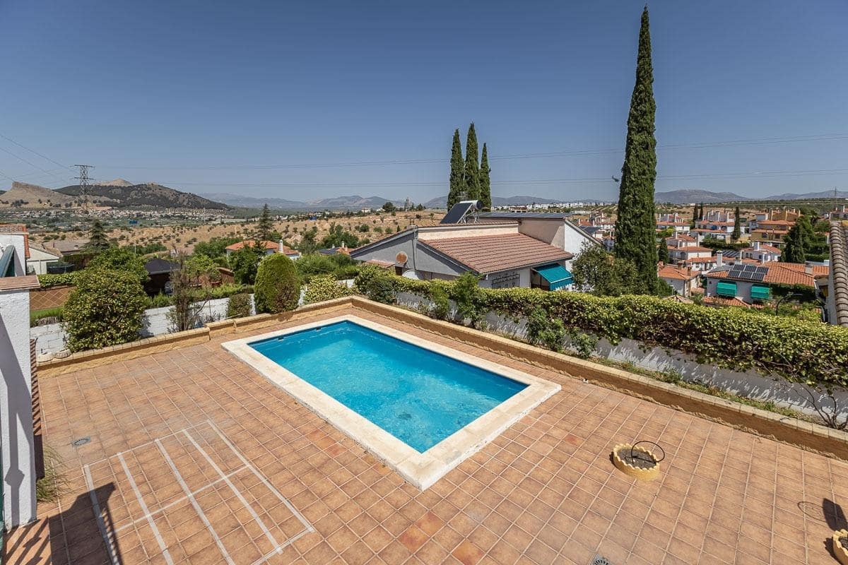 4 Zimmer Villa zu verkaufen in Peligros mit Pool Garage - 430.000 € (Ref: 9118943)