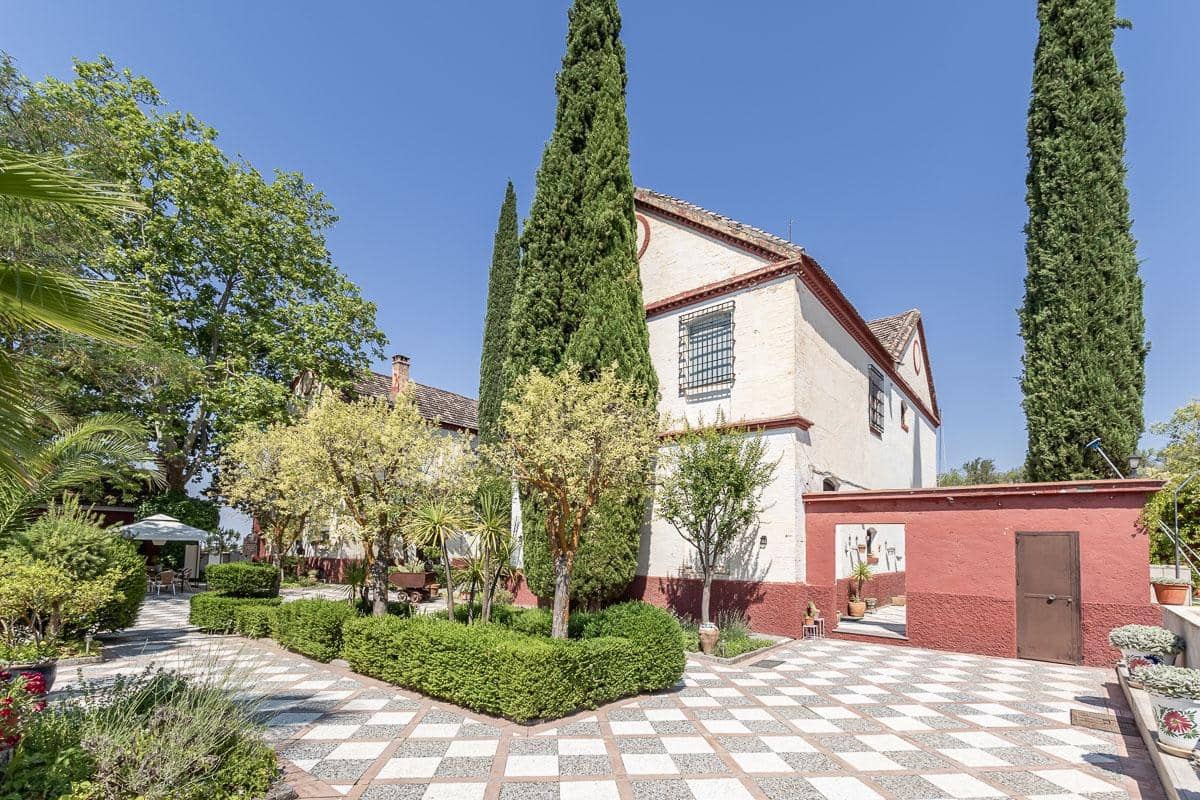 Finca/Casa Rural de 10 habitaciones en Granada ciudad en venta - 675.000 € (Ref: 9129925)