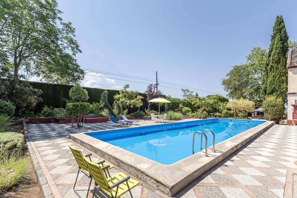 Finca/Casa Rural de 10 habitaciones en Granada ciudad en venta - 675.000 € (Ref: 9129925)