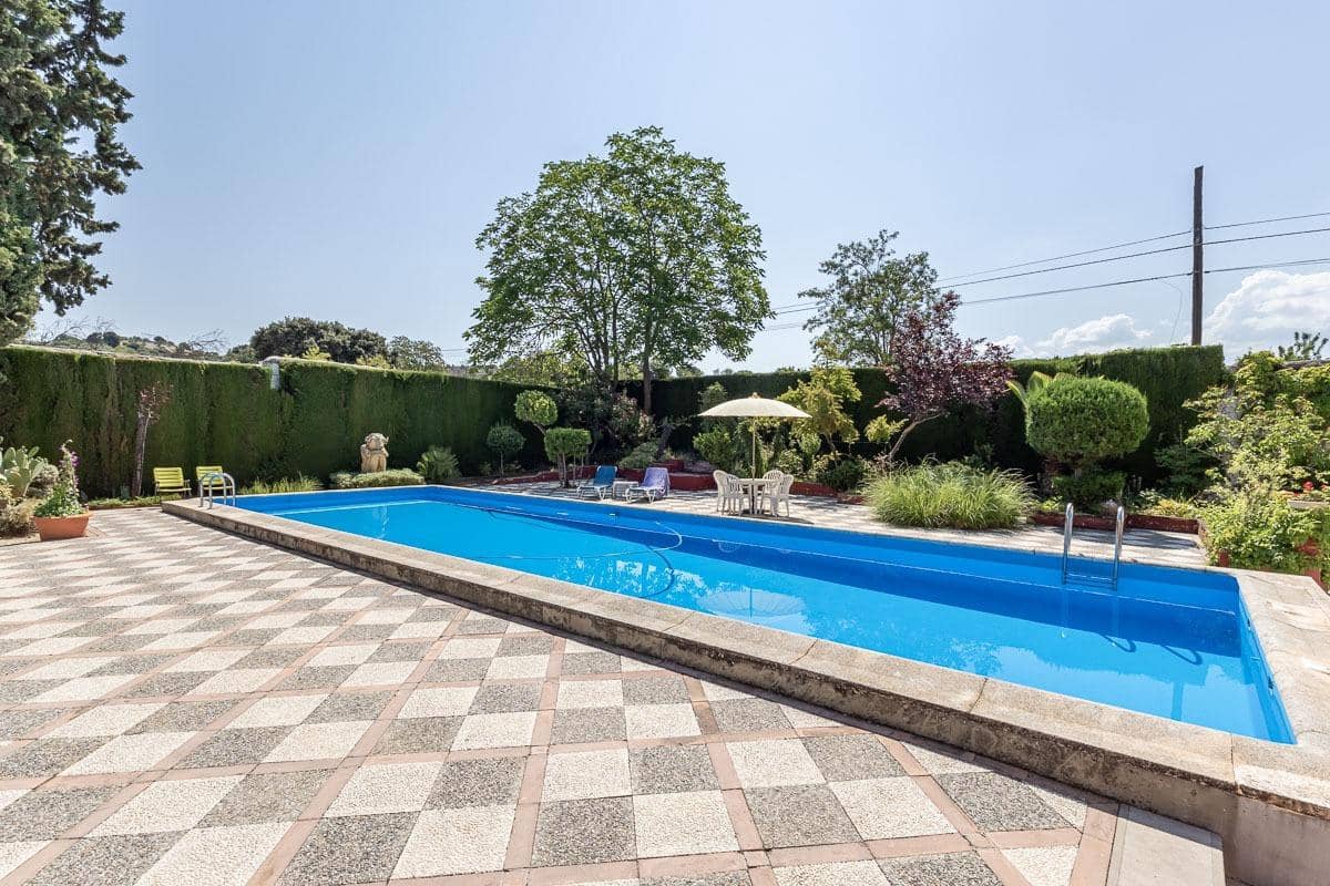 Finca/Casa Rural de 10 habitaciones en Granada ciudad en venta - 675.000 € (Ref: 9129925)