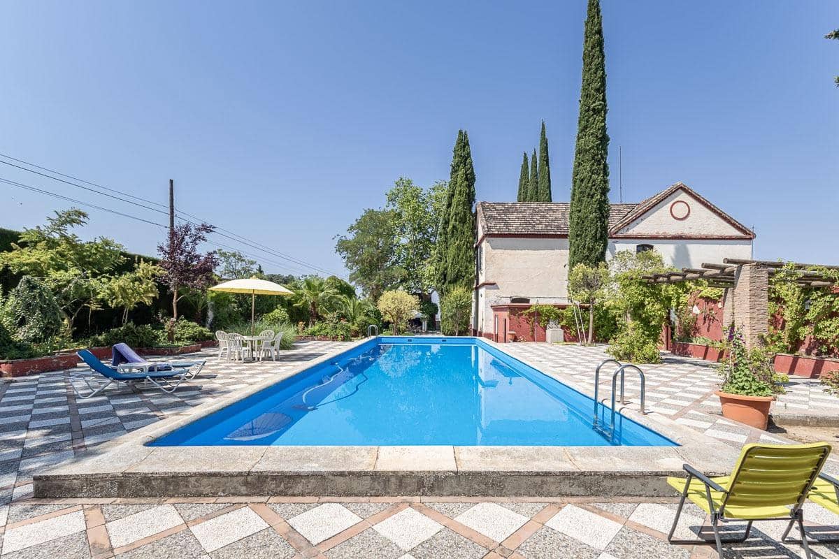 Finca/Casa Rural de 10 habitaciones en Granada ciudad en venta - 675.000 € (Ref: 9129925)