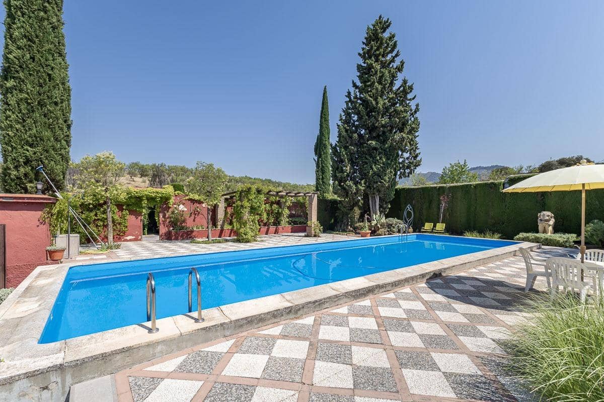 Finca/Casa Rural de 10 habitaciones en Granada ciudad en venta - 675.000 € (Ref: 9129925)