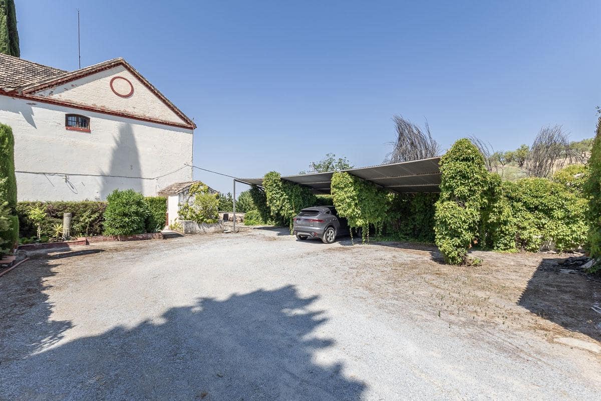 Finca/Casa Rural de 10 habitaciones en Granada ciudad en venta - 675.000 € (Ref: 9129925)