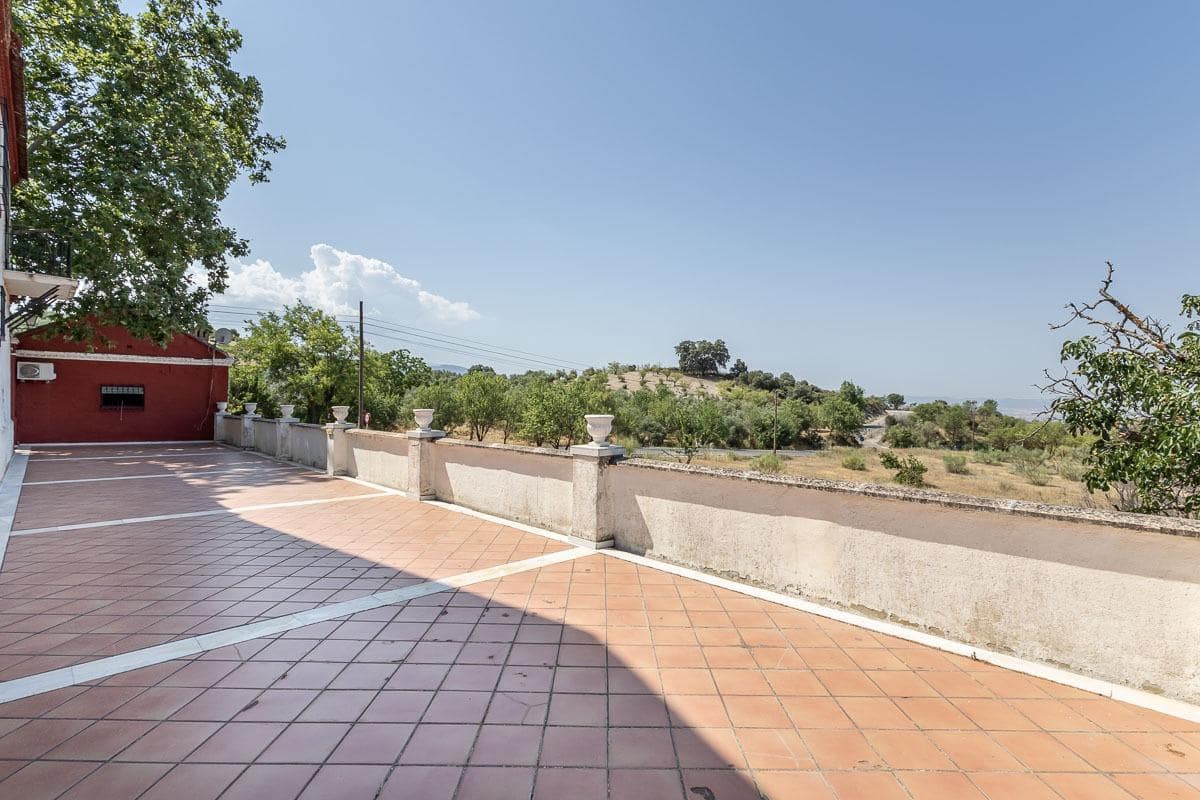 Finca/Casa Rural de 10 habitaciones en Granada ciudad en venta - 675.000 € (Ref: 9129925)