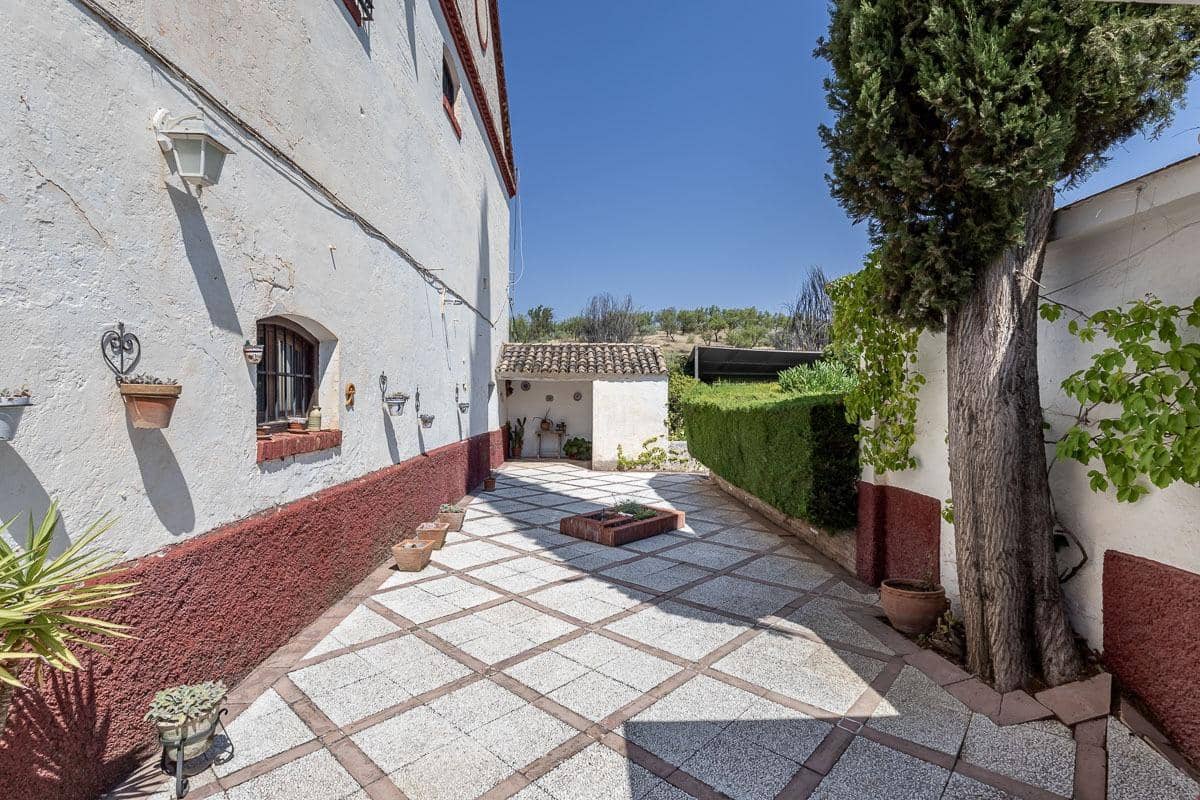 Finca/Casa Rural de 10 habitaciones en Granada ciudad en venta - 675.000 € (Ref: 9129925)