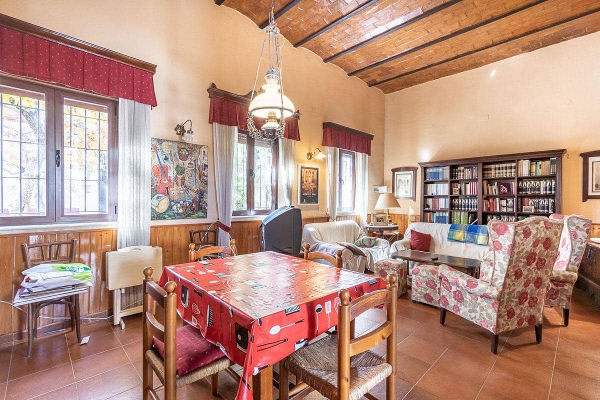Finca/Casa Rural de 10 habitaciones en Granada ciudad en venta - 675.000 € (Ref: 9129925)