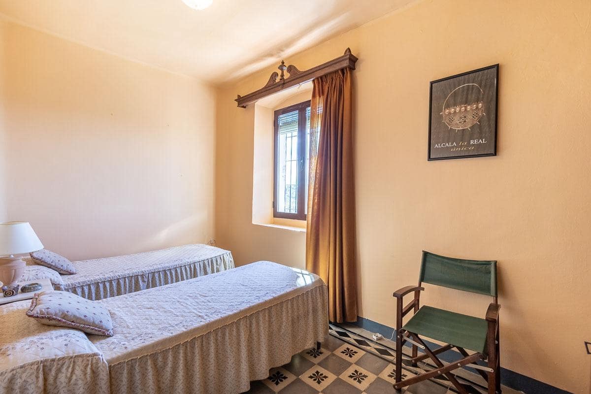 Finca/Casa Rural de 10 habitaciones en Granada ciudad en venta - 675.000 € (Ref: 9129925)