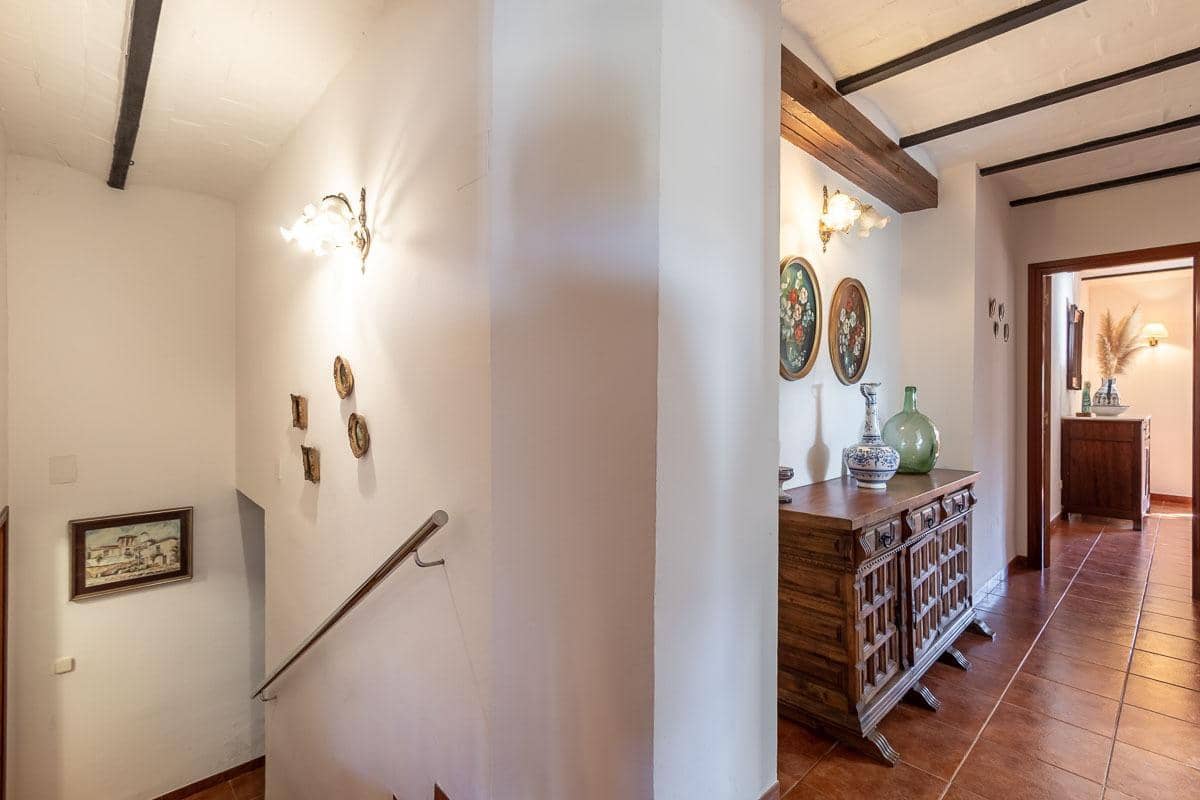 Finca/Casa Rural de 10 habitaciones en Granada ciudad en venta - 675.000 € (Ref: 9129925)