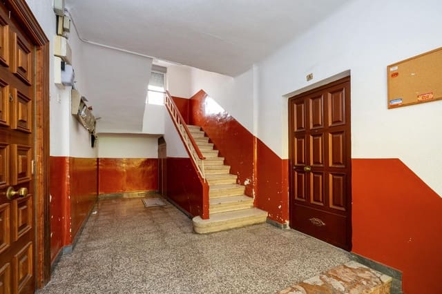 3 soveværelse Lejlighed til salg i Zaidin, Granada by - € 110.000 (Ref: 9132604)