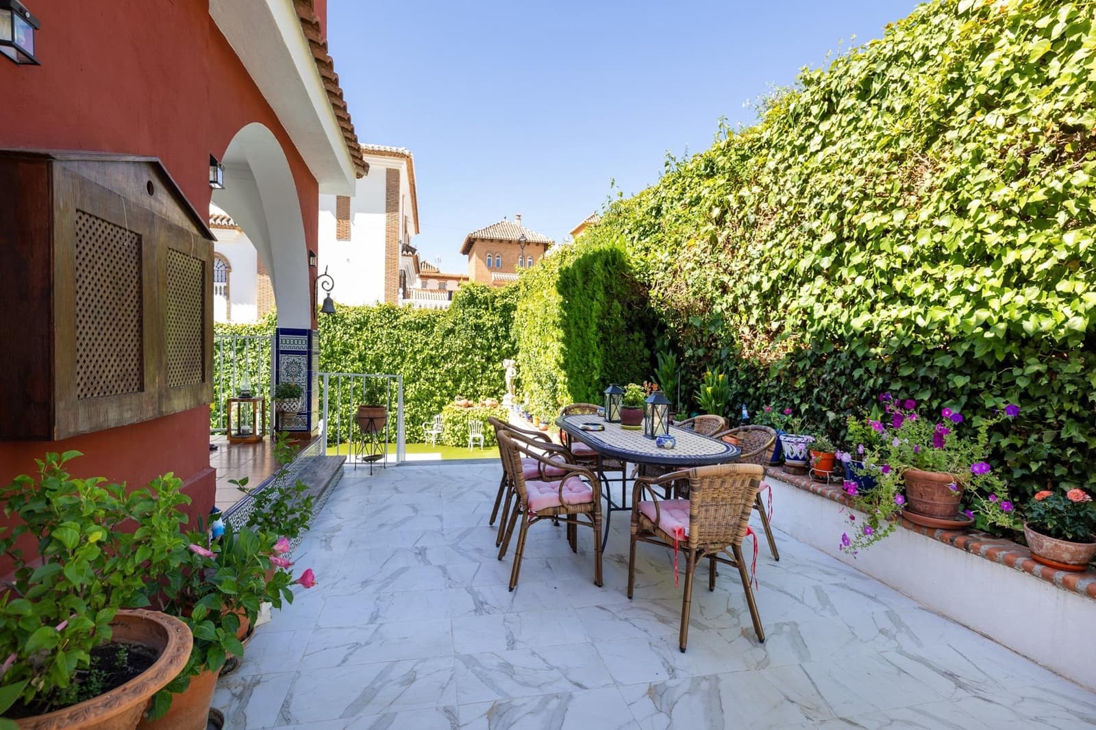 4 slaapkamer Villa te koop in Pinos Genil met zwembad - € 420.000 (Ref: 9137352)