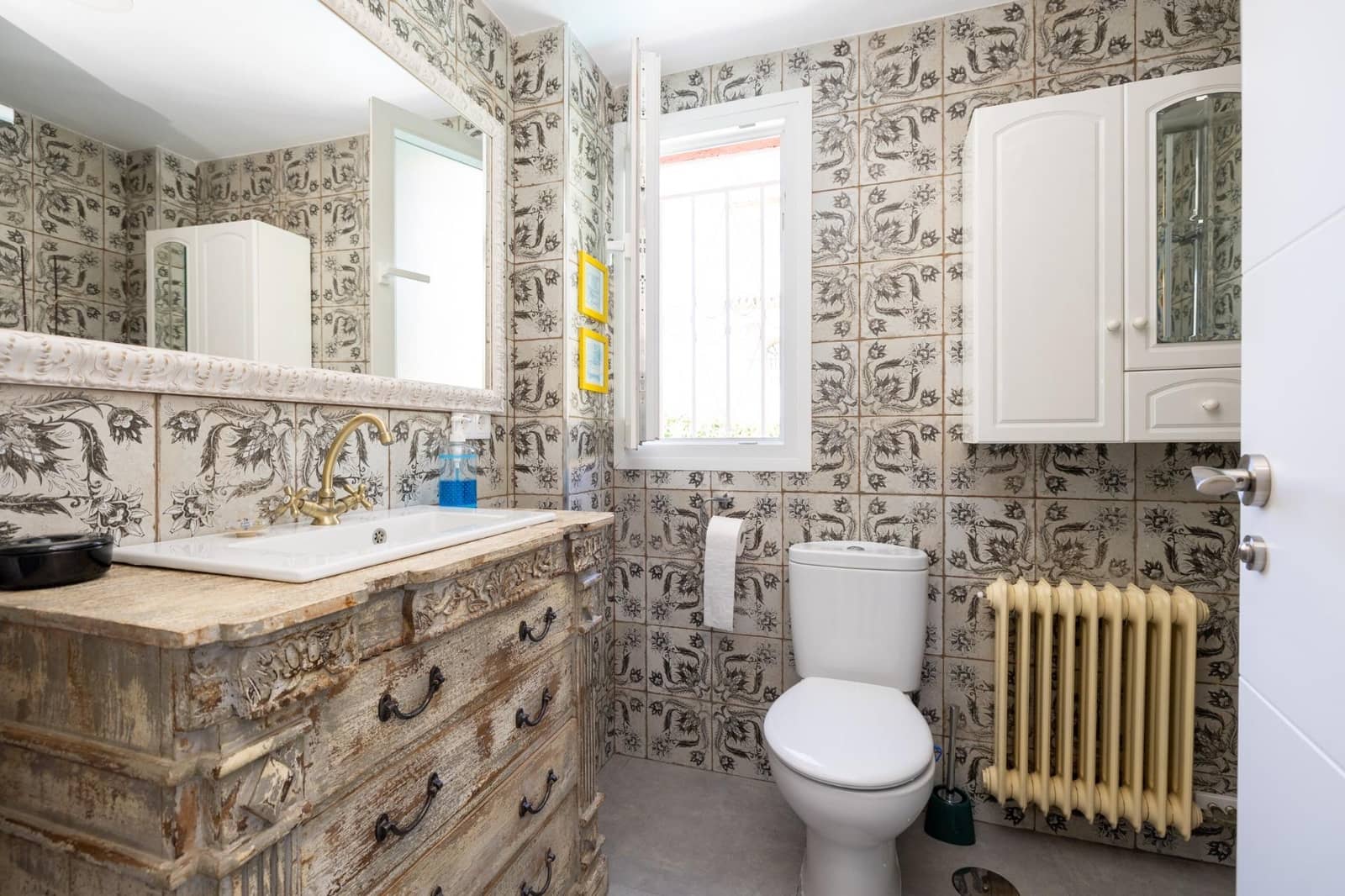 4 slaapkamer Villa te koop in Pinos Genil met zwembad - € 420.000 (Ref: 9137352)