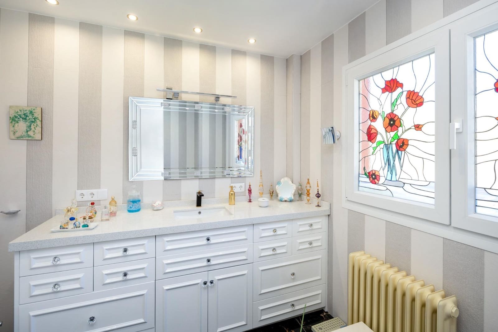 4 slaapkamer Villa te koop in Pinos Genil met zwembad - € 420.000 (Ref: 9137352)