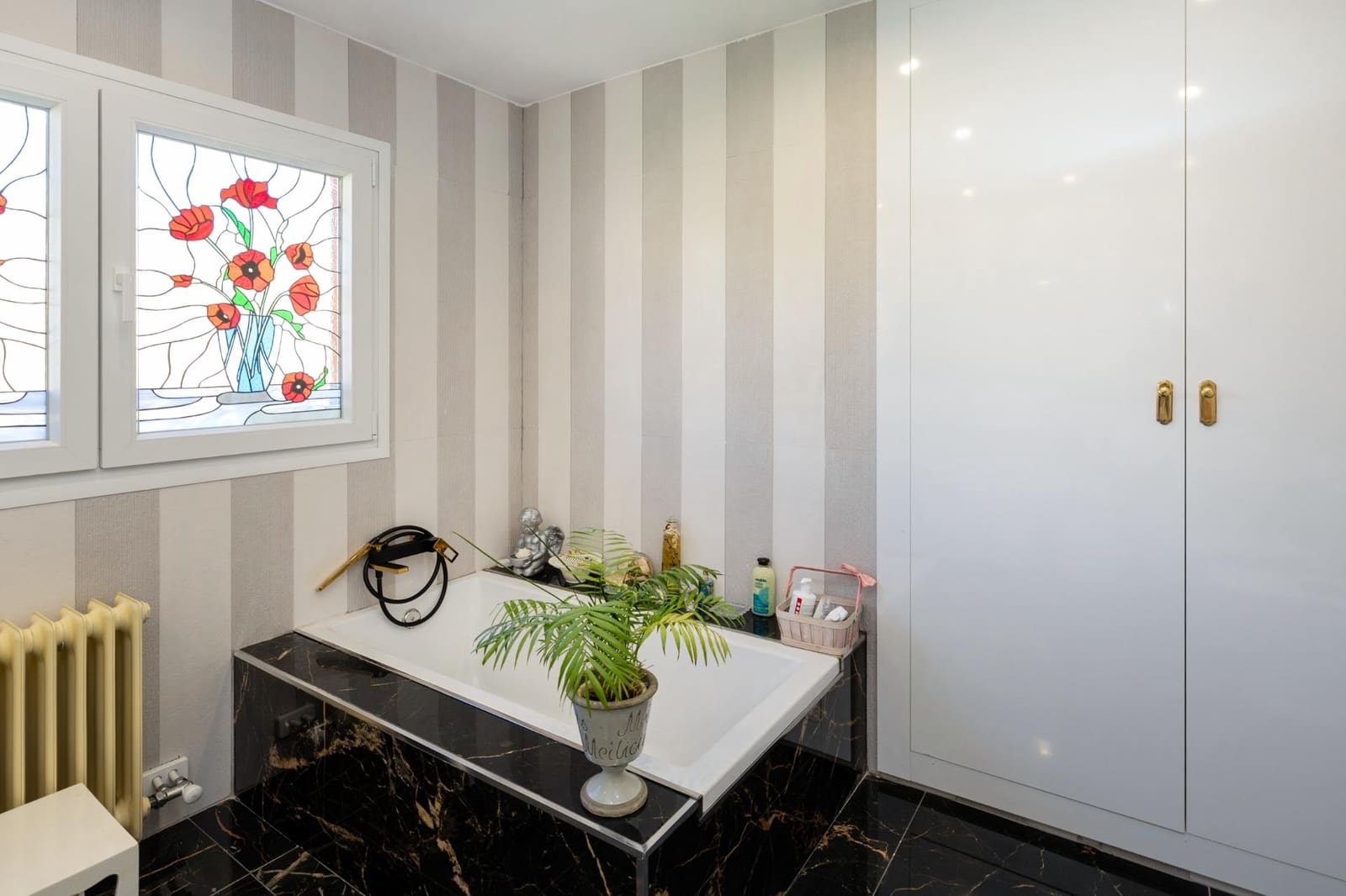 4 slaapkamer Villa te koop in Pinos Genil met zwembad - € 420.000 (Ref: 9137352)