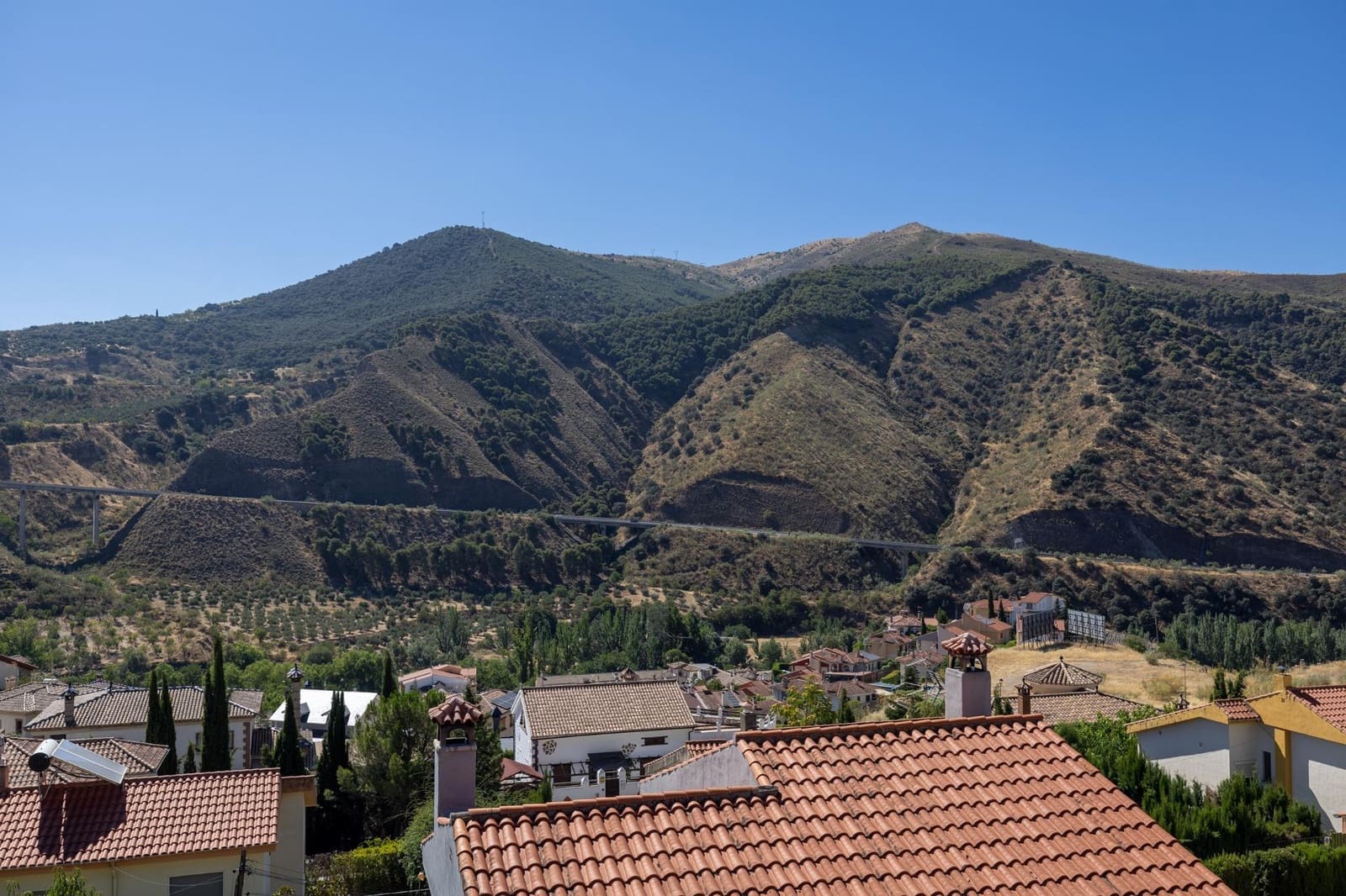 4 slaapkamer Villa te koop in Pinos Genil met zwembad - € 420.000 (Ref: 9137352)