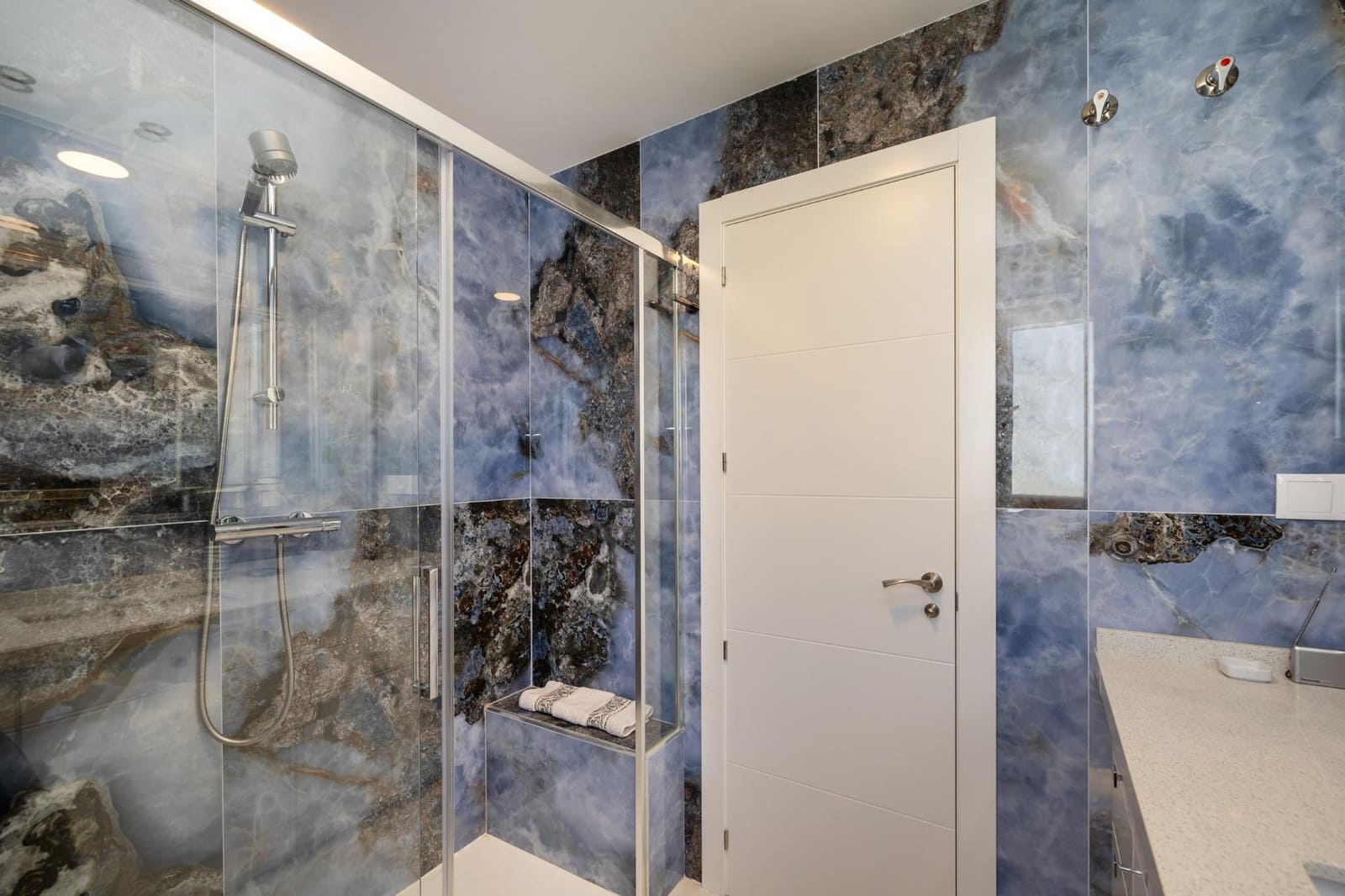 4 slaapkamer Villa te koop in Pinos Genil met zwembad - € 420.000 (Ref: 9137352)