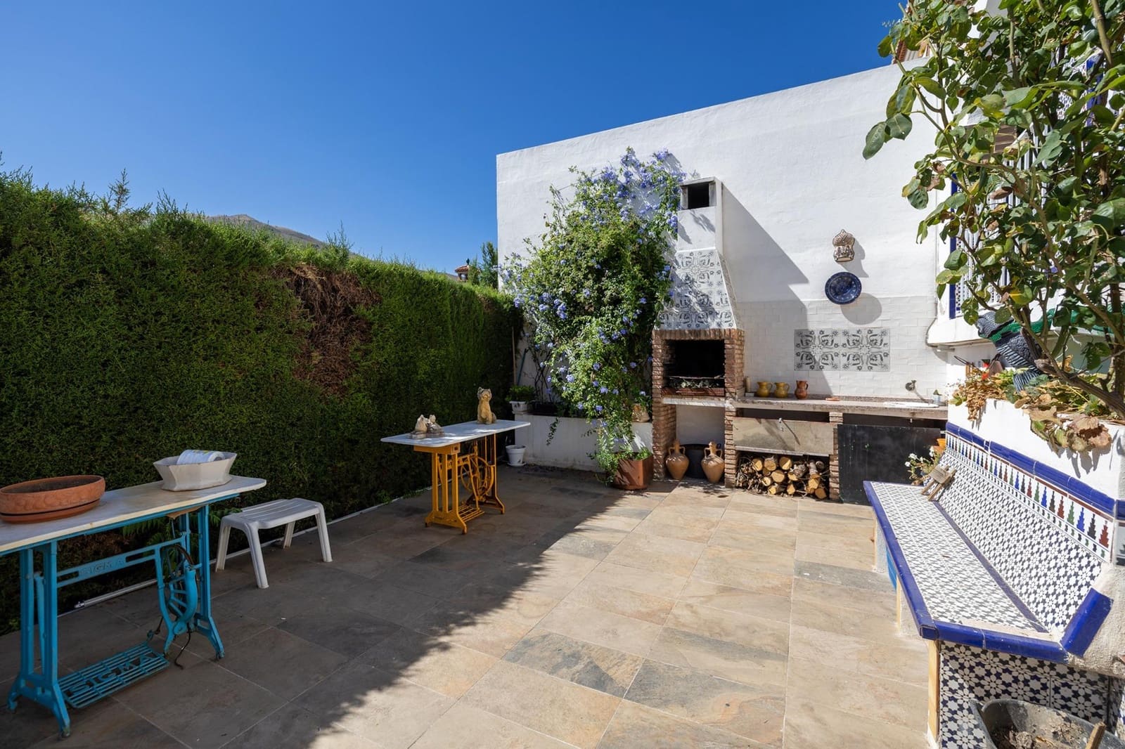 4 slaapkamer Villa te koop in Pinos Genil met zwembad - € 420.000 (Ref: 9137352)