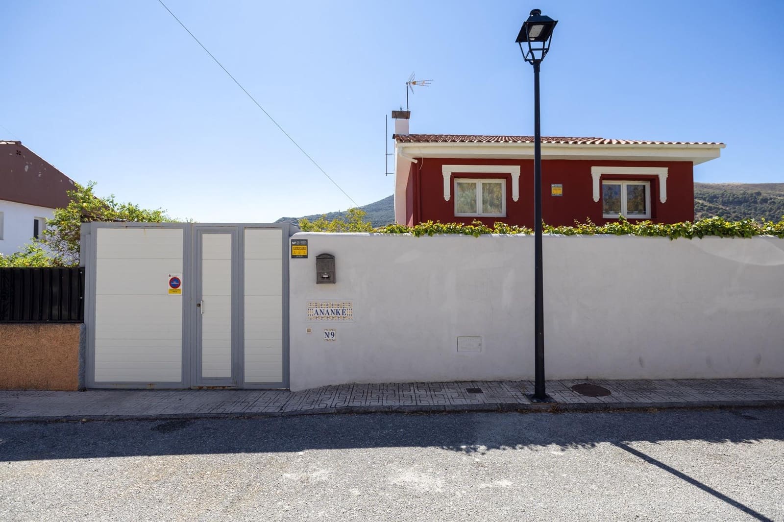 4 slaapkamer Villa te koop in Pinos Genil met zwembad - € 420.000 (Ref: 9137352)