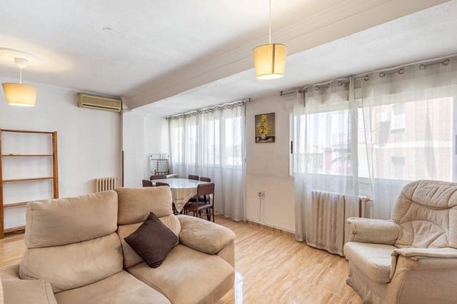 3 soveværelse Lejlighed til salg i Pajaritos - Plaza de Toros, Granada by - € 259.000 (Ref: 9141784)
