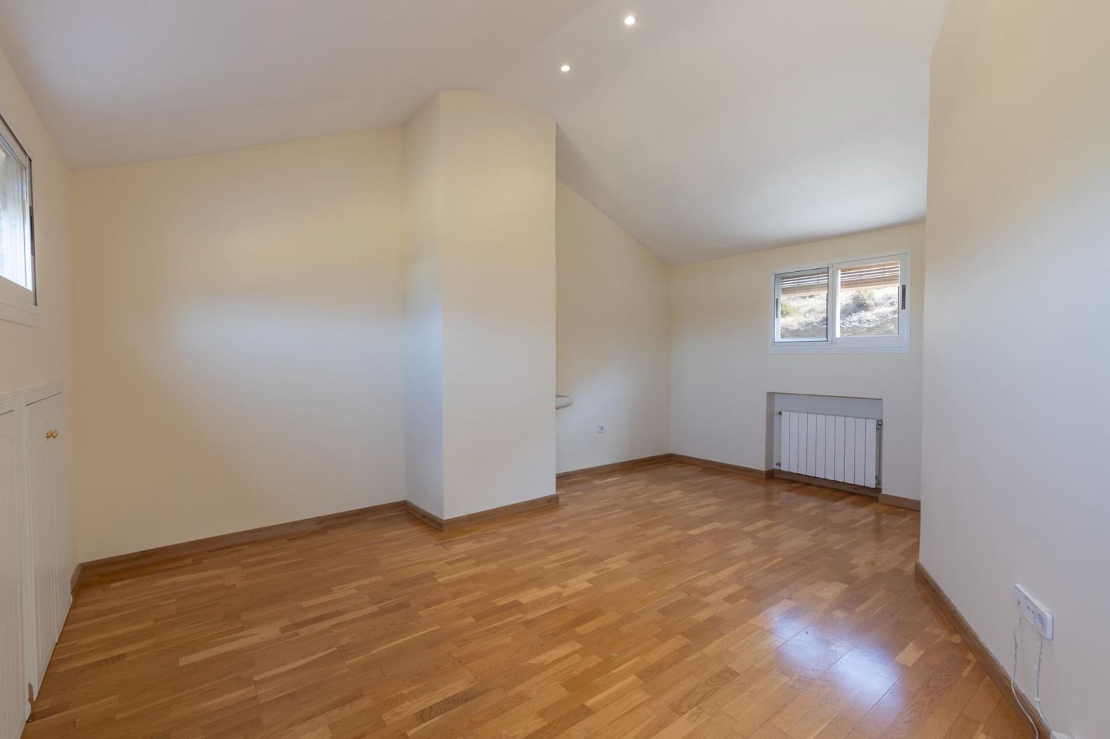 4 soverom Rekkehus til salgs i Granada by med svømmebasseng garasje - € 565 000 (Ref: 9141785)