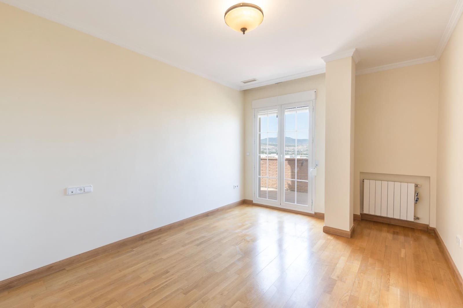 4 soverom Rekkehus til salgs i Granada by med svømmebasseng garasje - € 565 000 (Ref: 9141785)