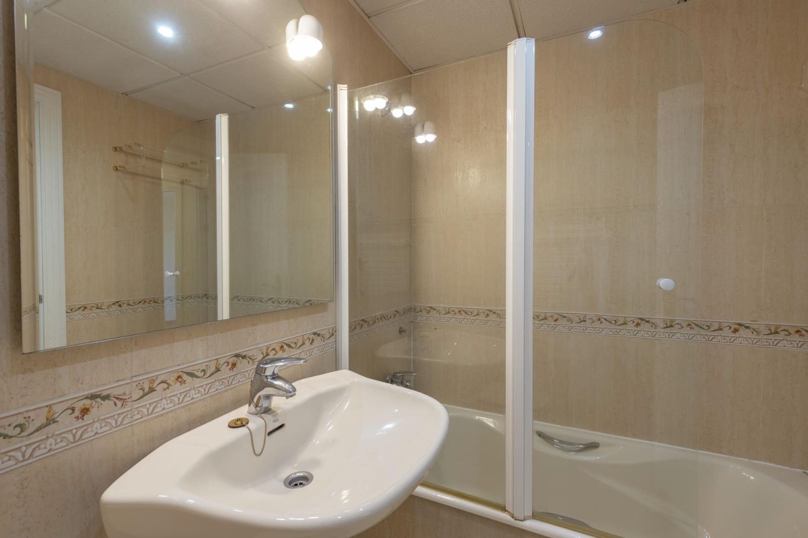 4 soverom Rekkehus til salgs i Granada by med svømmebasseng garasje - € 565 000 (Ref: 9141785)