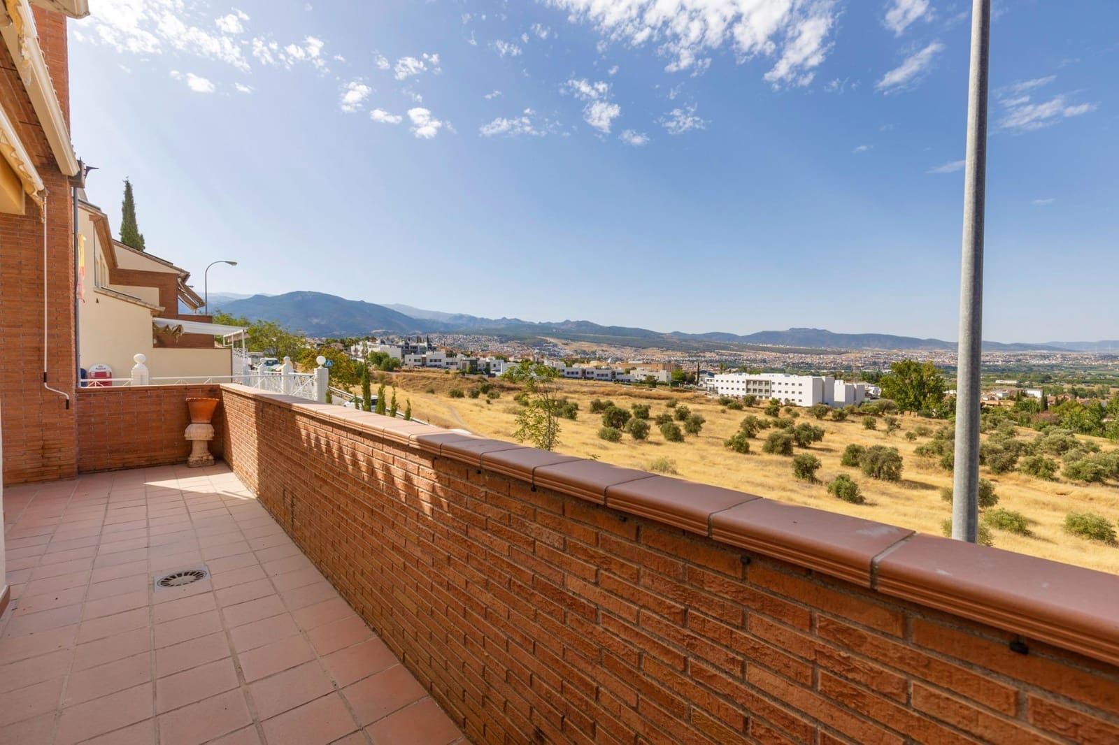 4 soverom Rekkehus til salgs i Granada by med svømmebasseng garasje - € 565 000 (Ref: 9141785)