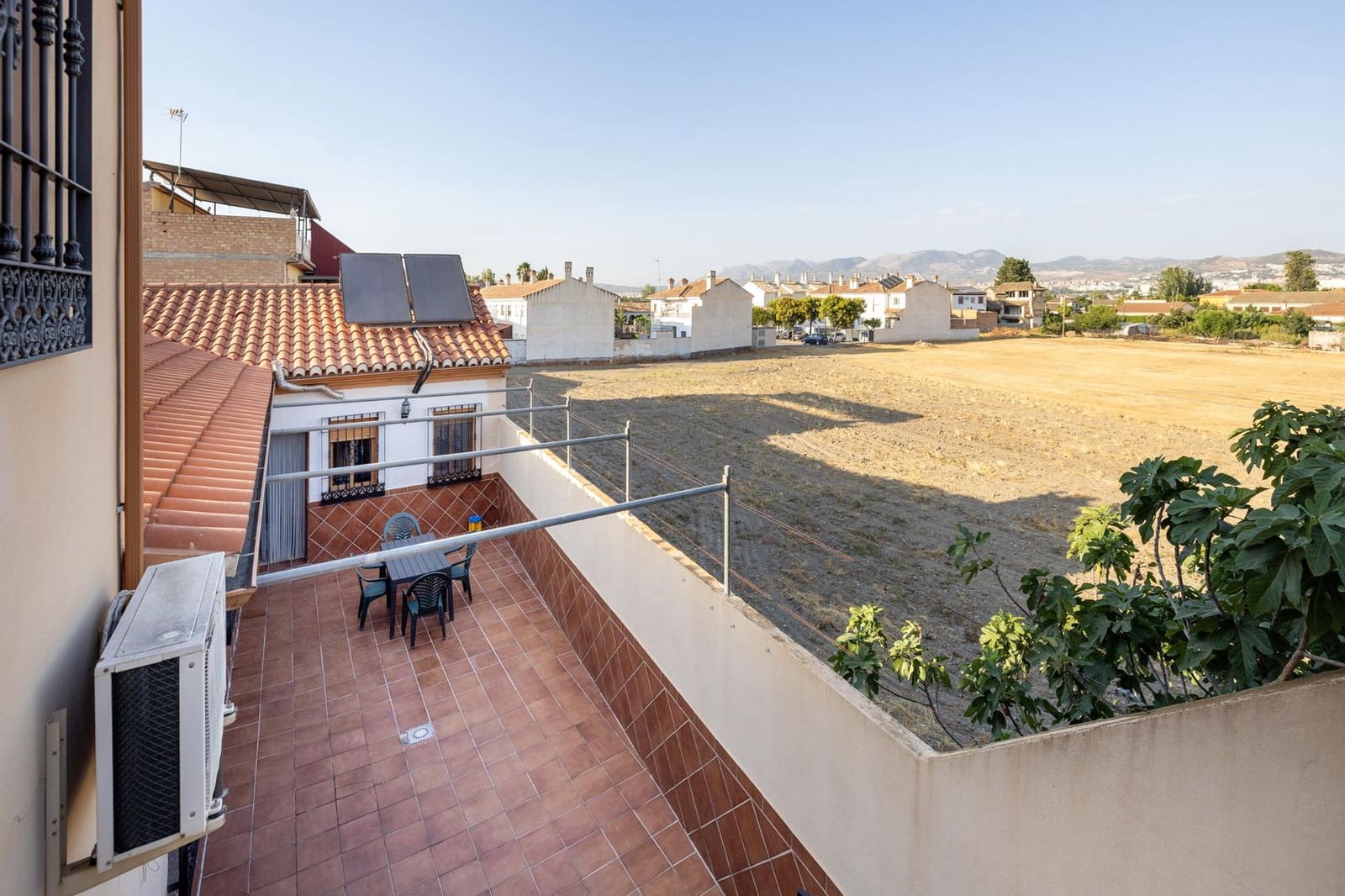 5 bedroom Villa for sale in Vegas del Genil with garage - € 225,000 (Ref: 9143159)