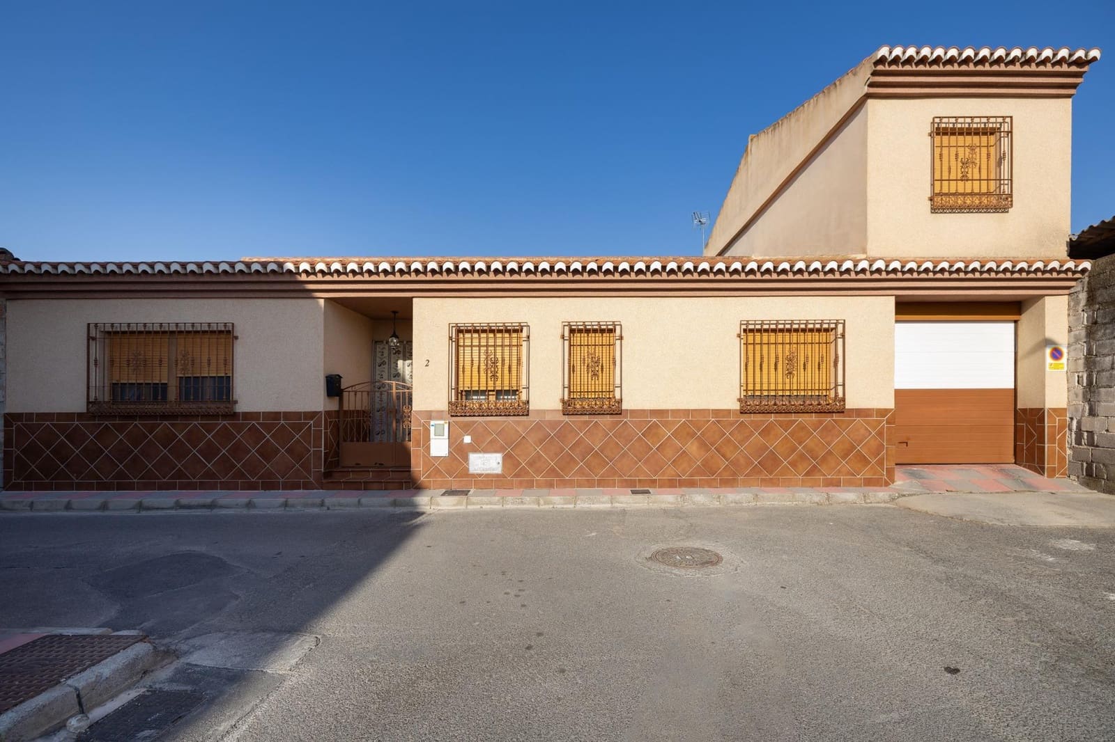 5 bedroom Villa for sale in Vegas del Genil with garage - € 225,000 (Ref: 9143159)