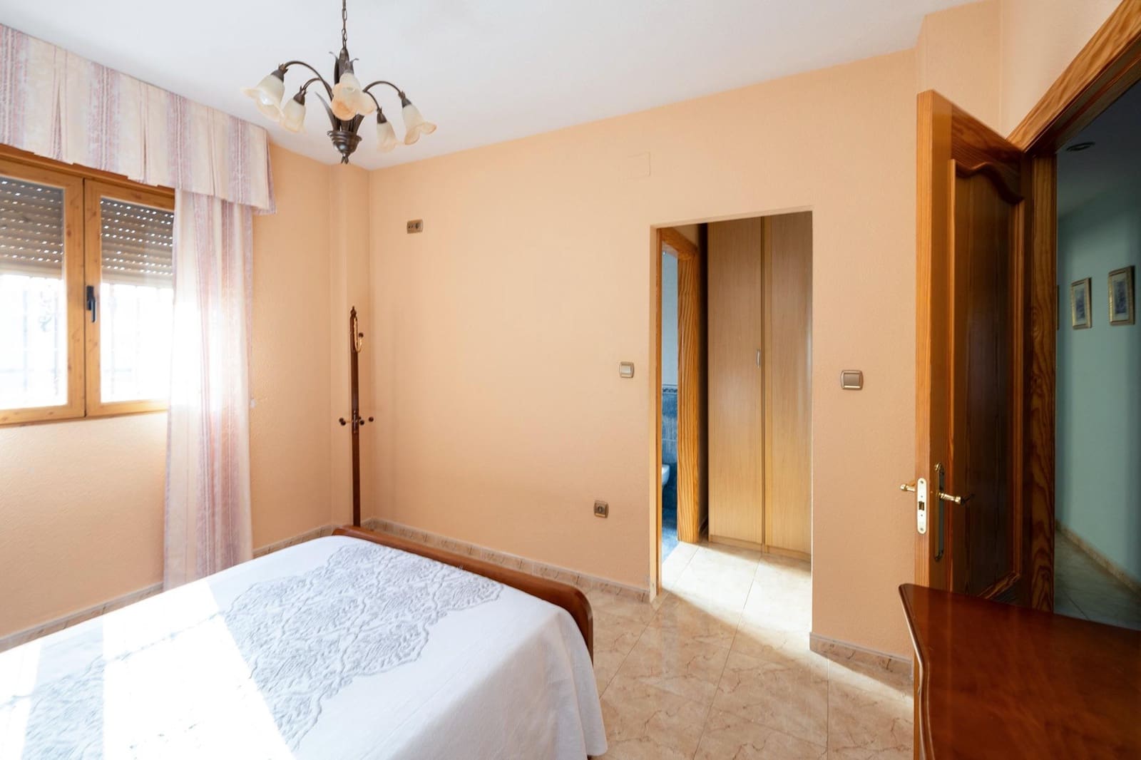 5 bedroom Villa for sale in Vegas del Genil with garage - € 225,000 (Ref: 9143159)