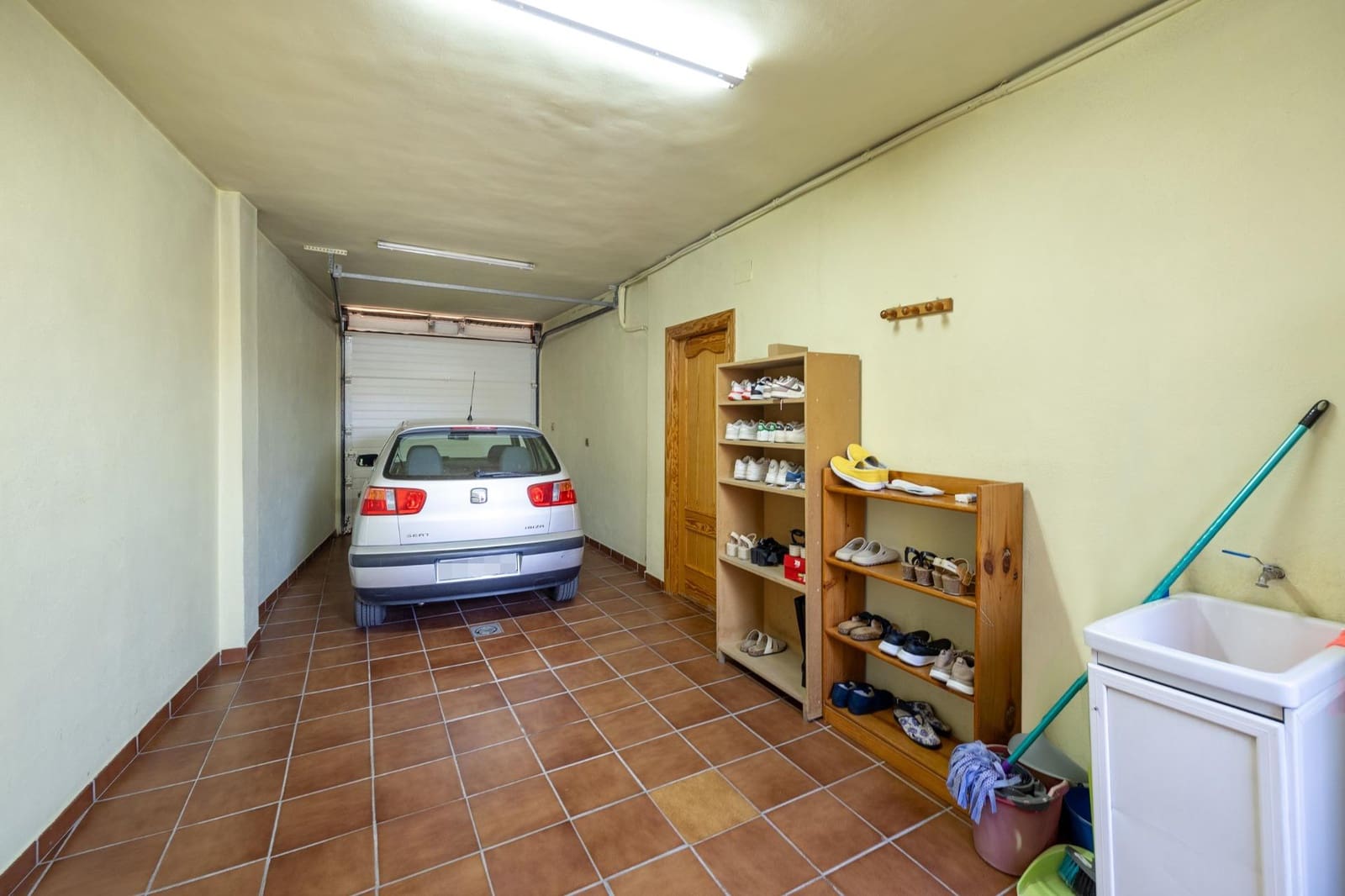 5 bedroom Villa for sale in Vegas del Genil with garage - € 225,000 (Ref: 9143159)