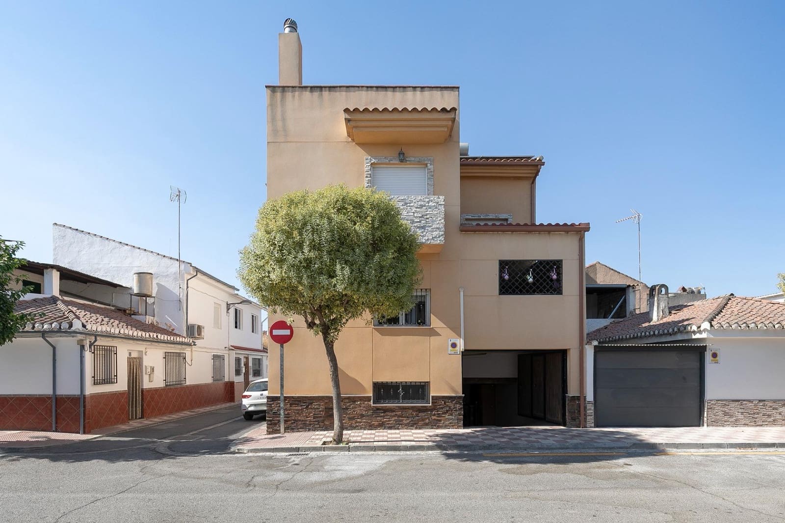 4 bedroom Terraced Villa for sale in Santa Fe with garage - € 284,900 (Ref: 9152422)