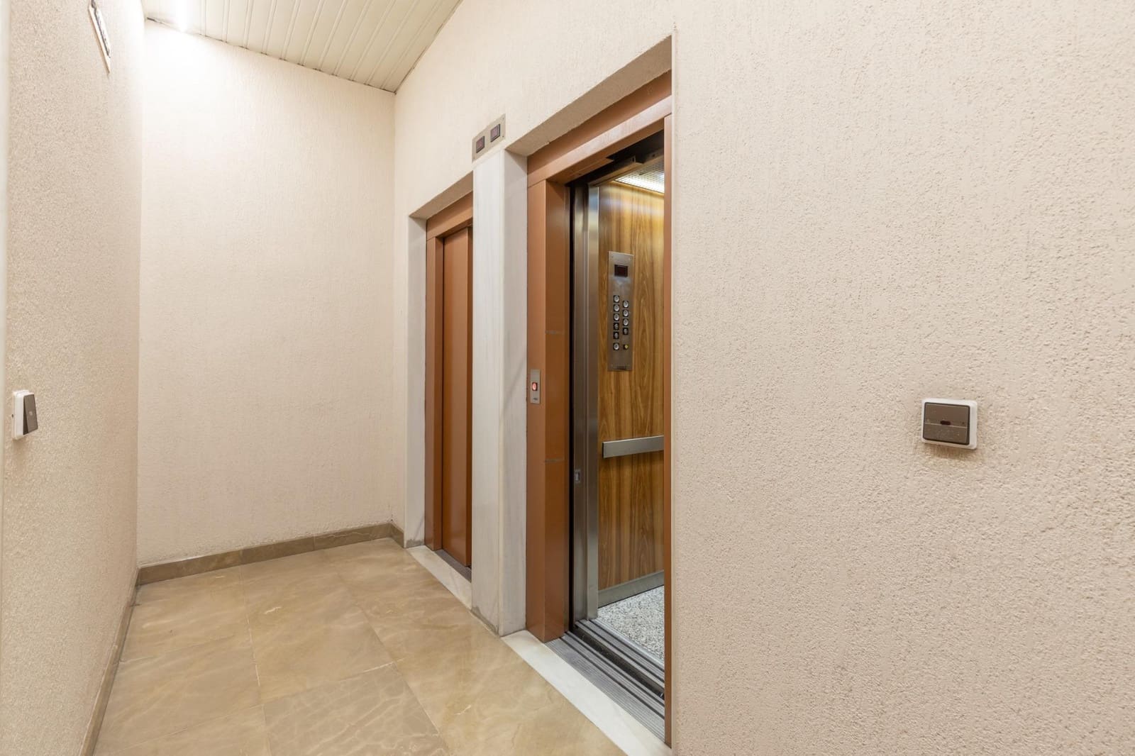 Flat te koop in Granada stad - € 1.350.000 (Ref: 9154315)